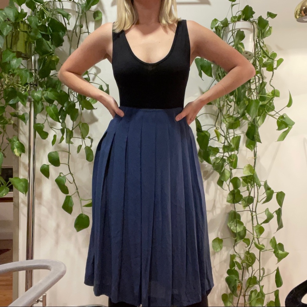 Madewell 100% silk pleated midi Balcony skirt navy